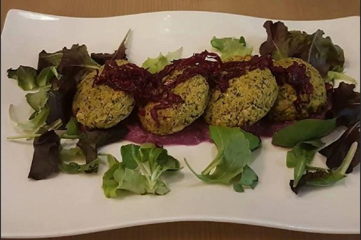 Falafel su salsa di verza viola